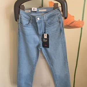 Levi’s Women’s High-Rise Straight Cropped (28)